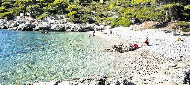 Snemanje bo potekalo v zalivu Barjoška, ker je najbolj podoben plaži iz prvega filma, posnetega na grškem otoku Skopelos.