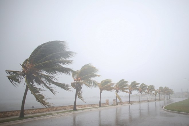 Irma oslabela, a bi se lahko do Floride znova okrepila
