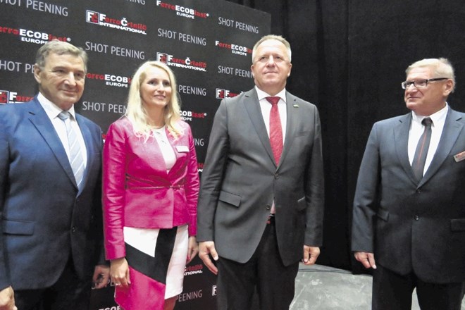 Na predstavitvi nove naprave podjetja FerroČrtalič sta bila poleg direktorice Mojce Č. Andolšek in prokurista Bojana Črtaliča...