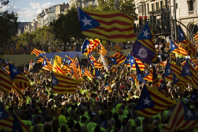 Katalonci v  Barceloni množično za odcepitev