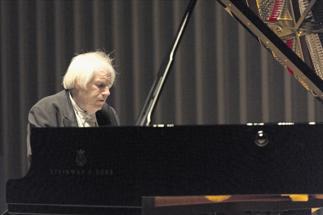 V srebrnem abonmaju bo konec oktobra nastopil znameniti pianist Grigorij Sokolov.