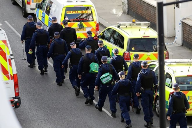 V Londonu v polovični eksploziji bombe in preplahu ranjenih 22 ljudi