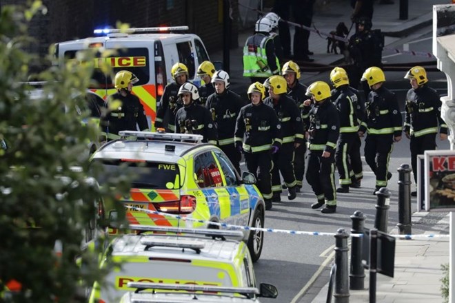 V Londonu v polovični eksploziji bombe in preplahu ranjenih 22 ljudi