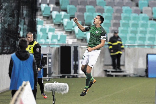 Branko Ilić je svoj prvi gol v majici Olimpije proslavil z navijači iz skupine Green Dragons.