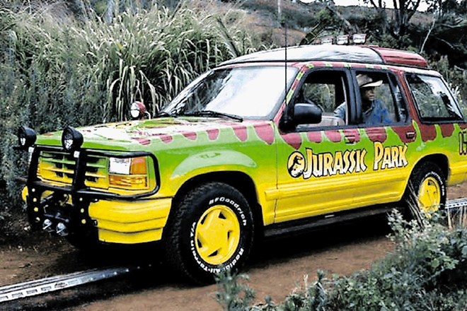 Ford explorer v filmu Jurski park je bil mišljen kot vozilo, ki na ogled parka popelje obiskovalce.