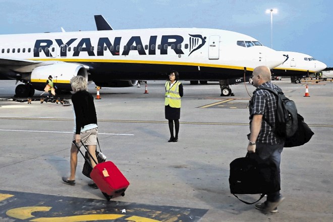 Dosedanje izkušnje z odškodninskimi zahtevki so pokazale, da Ryanair zgolj v izjemno redkih posameznih primerih in šele po...