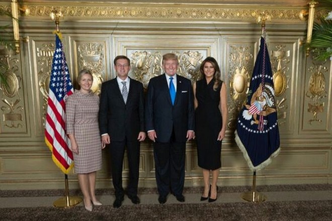 Cerarjeva partnerica Mojca Stropnik, slovenski premier Miro Cerar ter ameriški predsednik s prvo damo.