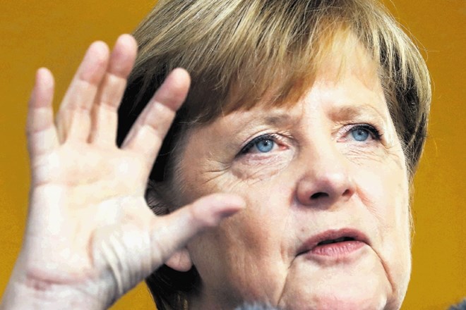 Voditelja CDU/CSU Angela Merkel (na sliki) in Horst Seehofer obljubljata: - višje otroške dodatke, - nadaljevanje energetske...