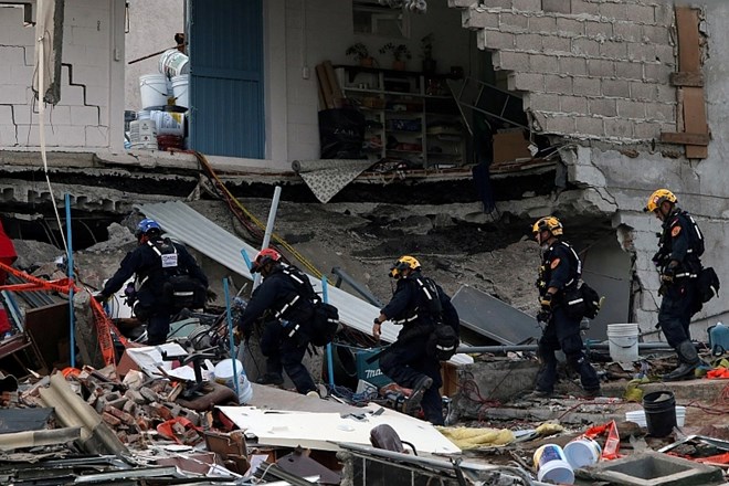V Mehiki sicer še vedno iščejo morebitne preživele torkovega silovitega potresa.