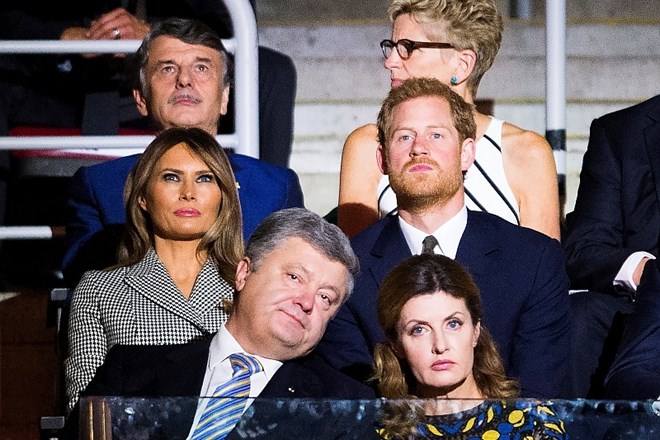 Melania Trump na prvi samostojni uradni poti v tujini tudi s princem Harryjem in kanadskim premierjem
