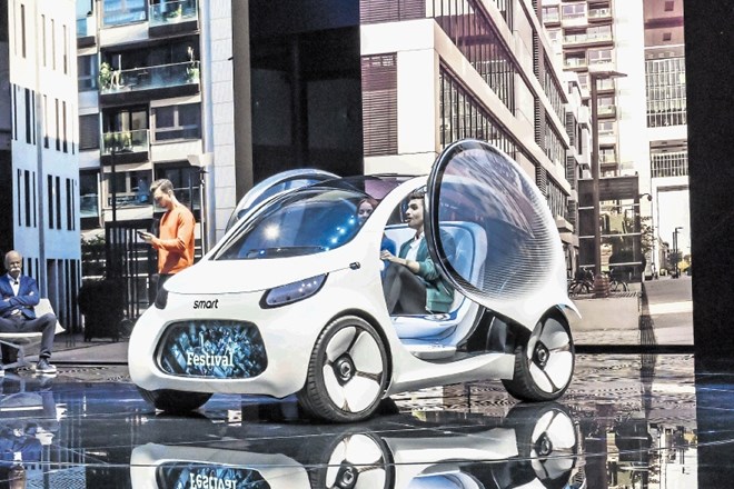 Smart vision EQ fortwo – električni samovozeči malček brez volanskega obroča ponuja vpogled v prihodnost urbane mobilnosti.