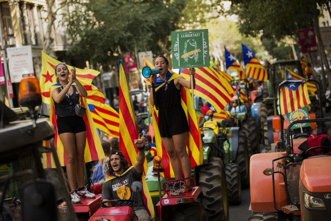Med današnjim protestnim shodom kmetov za neodvisno Katalonijo v Barceloni