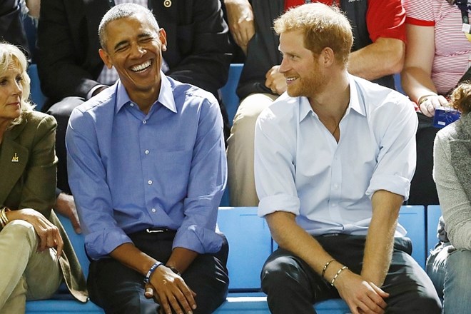 Razigrani princ Harry v družbi tatice pokovke in Baracka Obame