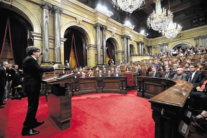 Carles Puigdemont je z govorom pred katalonskim parlamentom razočaral zagovornike neodvisnosti in ni prepričal njenih...