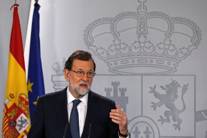 Španski premier Mariano Rajoy je pozval katalonske oblasti, naj pojasnijo, kaj so v torek sploh storile.