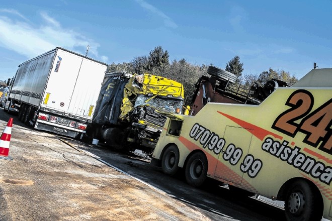 Nesreča dveh tovornjakov pri Slovenski Bistrici