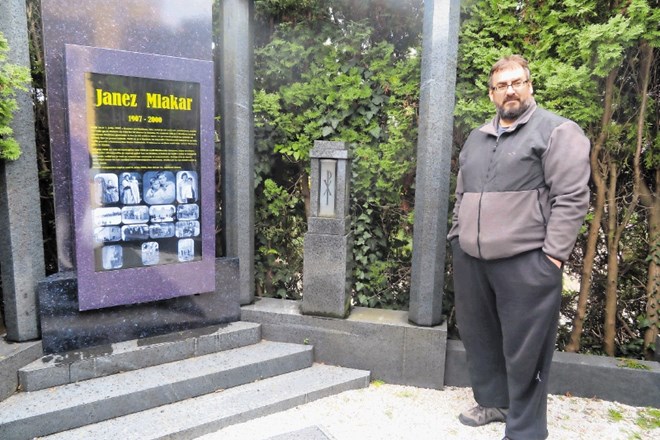 Prototip digitalnega nagrobnika, ki je bil pol leta razstavljen na pobreškem pokopališču, je kupilo veleposlaništvo...