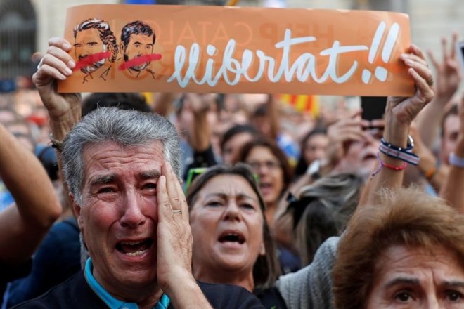 Po razglasitvi neodvisnosti Katalonije čakajo osamosvojitelje najtežji dnevi