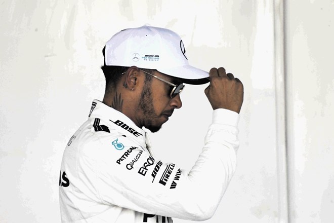 »Sem samski. Privoščim si le občasne zmenke,« pravi svetovni prvak v formuli ena Lewis Hamilton.