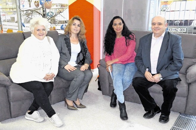Od leve proti desni: Hazba Avdić, Vera Bytyqi, Maria Carrasco in Todosja Lazarov v novi javni dnevni sobi