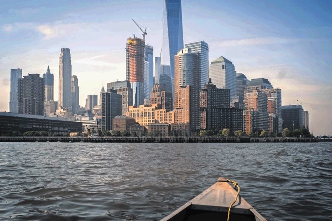 Mark Požlep je v New Yorku kupil kanu, počakal na ugodno vreme in v dveh dneh s kamero na krovu obplul – na novo odkril,...