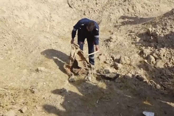 V Iraku našli množična grobišča z najmanj 400 žrtvami IS