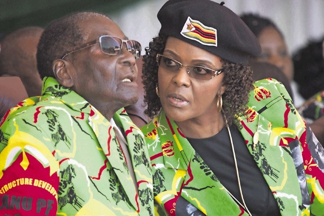 Robert Mugabe z ženo Grace, ki je zadnja leta obračunavala z vsemi, ki bi ji utegnili stati nasproti.