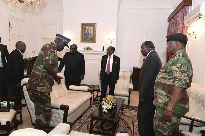 Mugabe ima na izbiro mirni odhod ali zatožno klop
