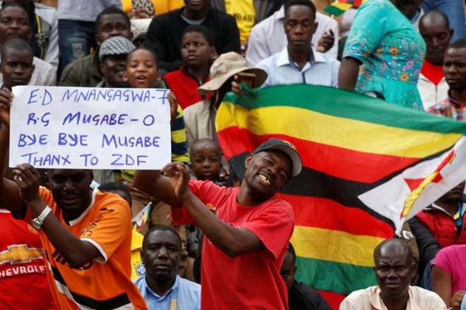 V paleti obljub ob zaprisegi v Zimbabveju za vsakega nekaj
