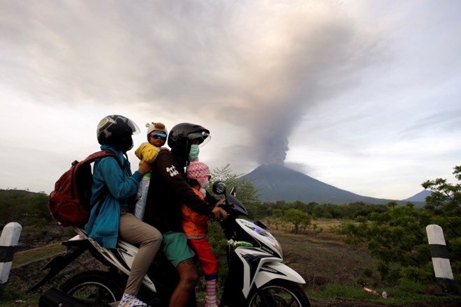 Na Baliju zaradi možnega izbruha vulkana odredili evakuacijo 100.000 ljudi 