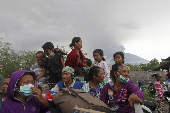 Na Baliju zaradi možnega izbruha vulkana odredili evakuacijo 100.000 ljudi 