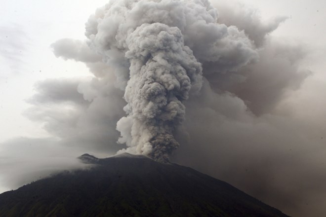 Vulkan Agung na Baliju minuli teden izbruhnil po več kot petdesetih letih.