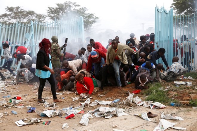 Protesti proti inavguraciji so se zgodili pred stadionom Kasarani v prestolnici Nairobi, kjer poteka inavguracija.