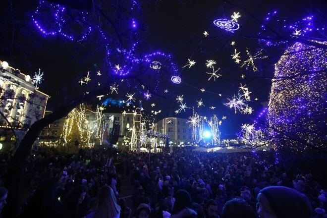 Veseli december je tu: v Ljubljani prižgali praznične luči