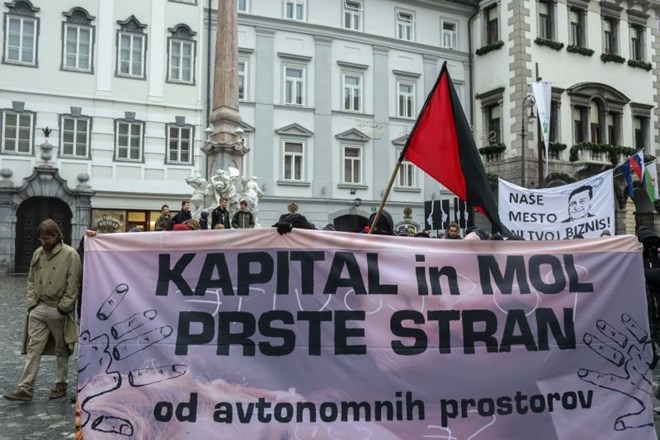 Protestniki so županu Zoranu Jankoviću in občini sporočili, naj se ne dotika avtonomnih prostorov.