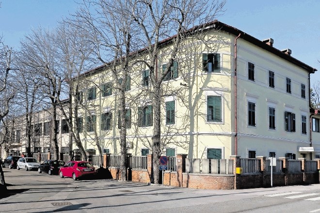 Zavod Dom na Krasu v Dutovljah ima  na skrbi 177 odraslih oseb s težavami v duševnem zdravju, ki prihajajo iz vse  Slovenije...