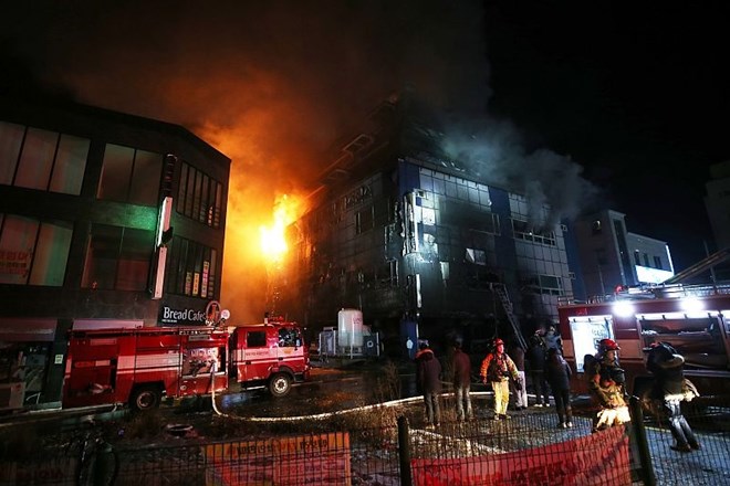 V Južni Koreji v požaru v športnem centru umrlo 29 ljudi 