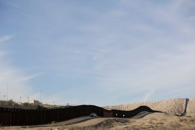 Zid na meji z Mehiko: Trump bo kmalu izbral »najboljšega« od prototipov