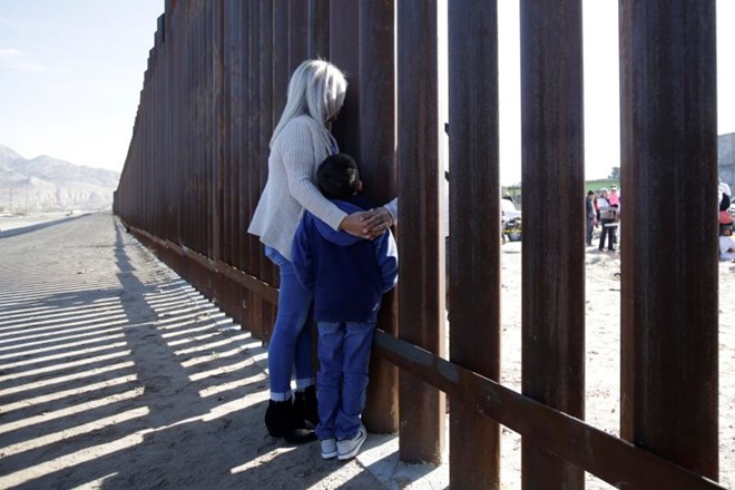 Zid na meji z Mehiko: Trump bo kmalu izbral »najboljšega« od prototipov