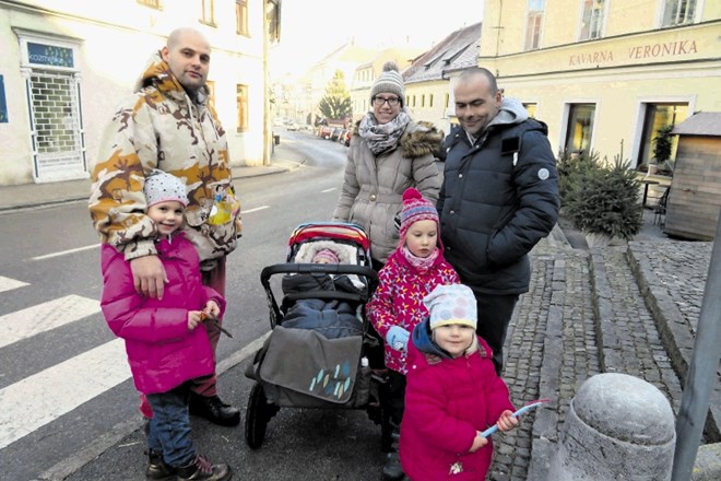 Družini Bohinec in Pavlović pravita, da v pravljičnem Kamniku najdeš decembra dovolj zabave za vse generacije in še s...