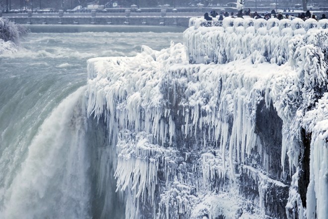 Zmrznjeni Niagarski slapovi.