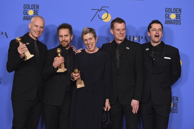 Največ zlatih globusov,  štiri,  je prejel film Trije plakati pred mestom režiserja Martina McDonagha (na fotografiji levo)....