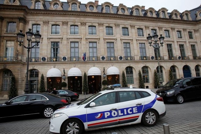 #foto #video Roparji pariškega Ritza so za sabo pustili vrečo draguljev