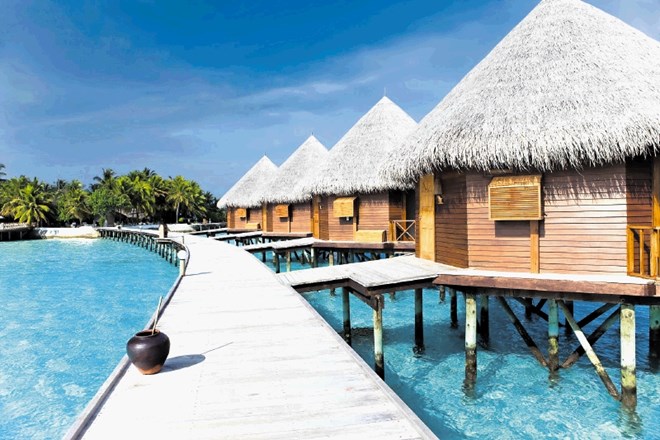Oddih na rajskih Maldivih so pogoste sanje ljubiteljev turkiznega morja.