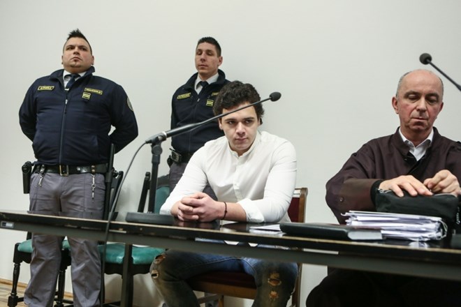 Sojenje Stefanu Cakiću, obtoženemu uboja igralca Gašperja Tiča.
