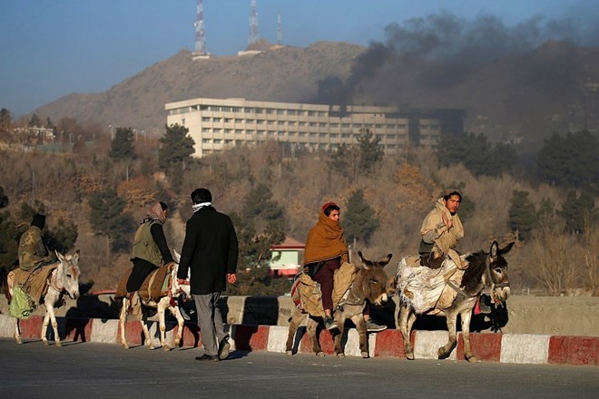 #foto #video Napad na hotel v Kabulu: Najmanj 18 mrtvih 