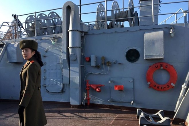 50 let po zajetju Severna Koreja ameriško vohunsko ladjo uporablja v propagandne namene