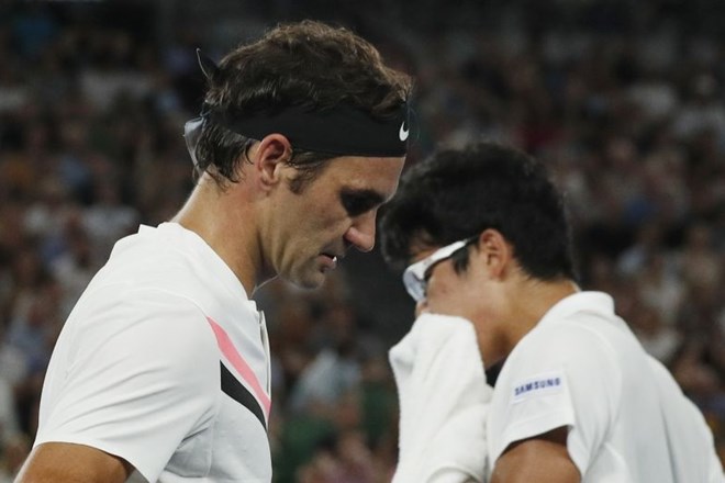 Federer po uri v finale