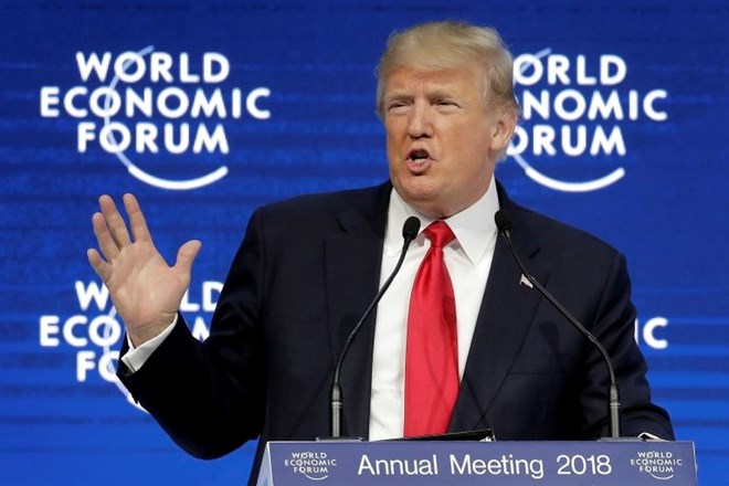 Četrt ure zmerne Trumpove samohvale v Davosu
