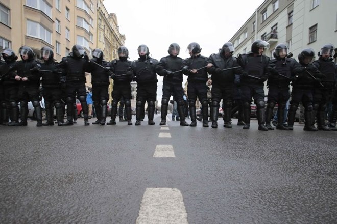 #foto #video Rusi na ulice, organizator protestov v celico